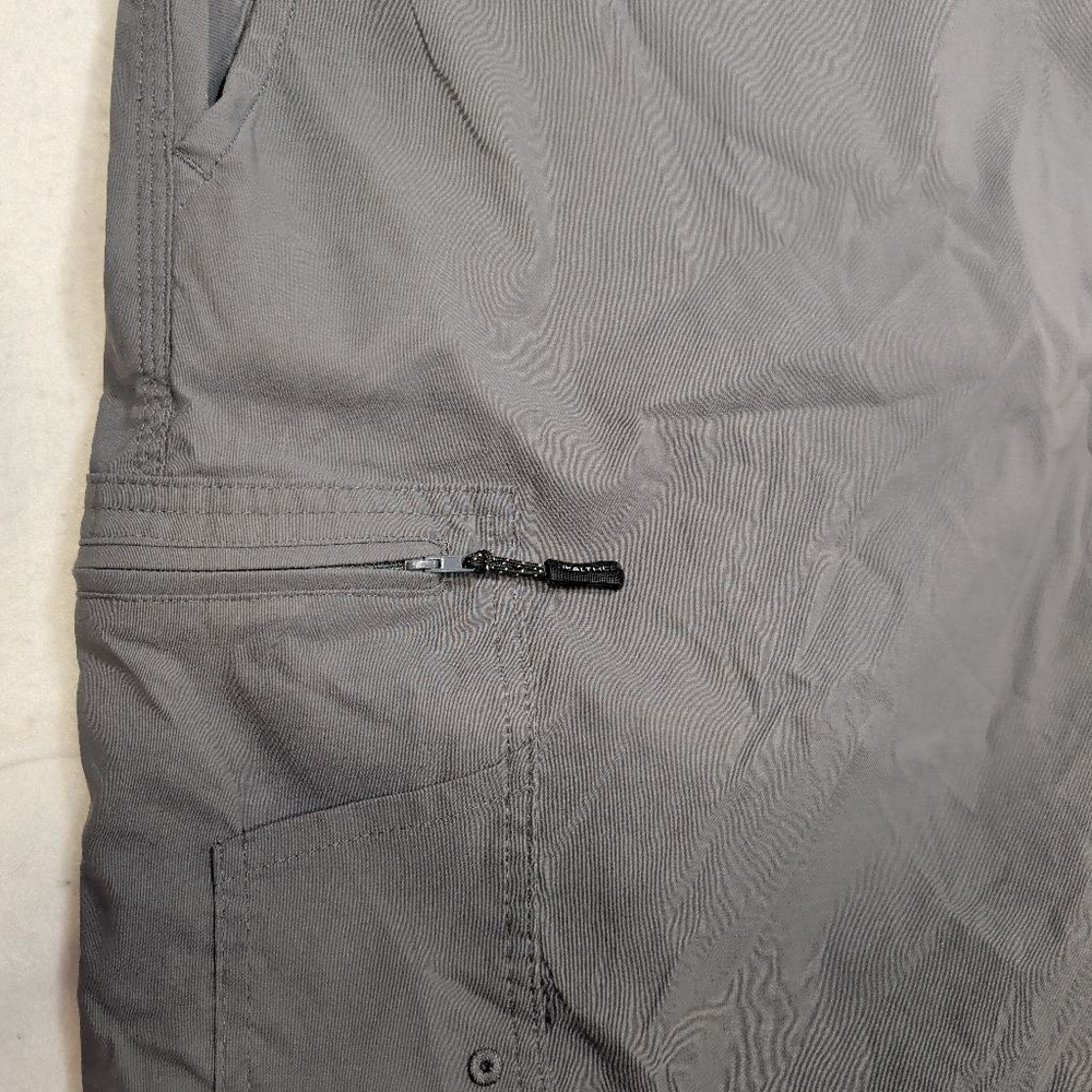 Men's Realtree Gray Cargo Fishing Shorts 3XL - Picture 4 of 10